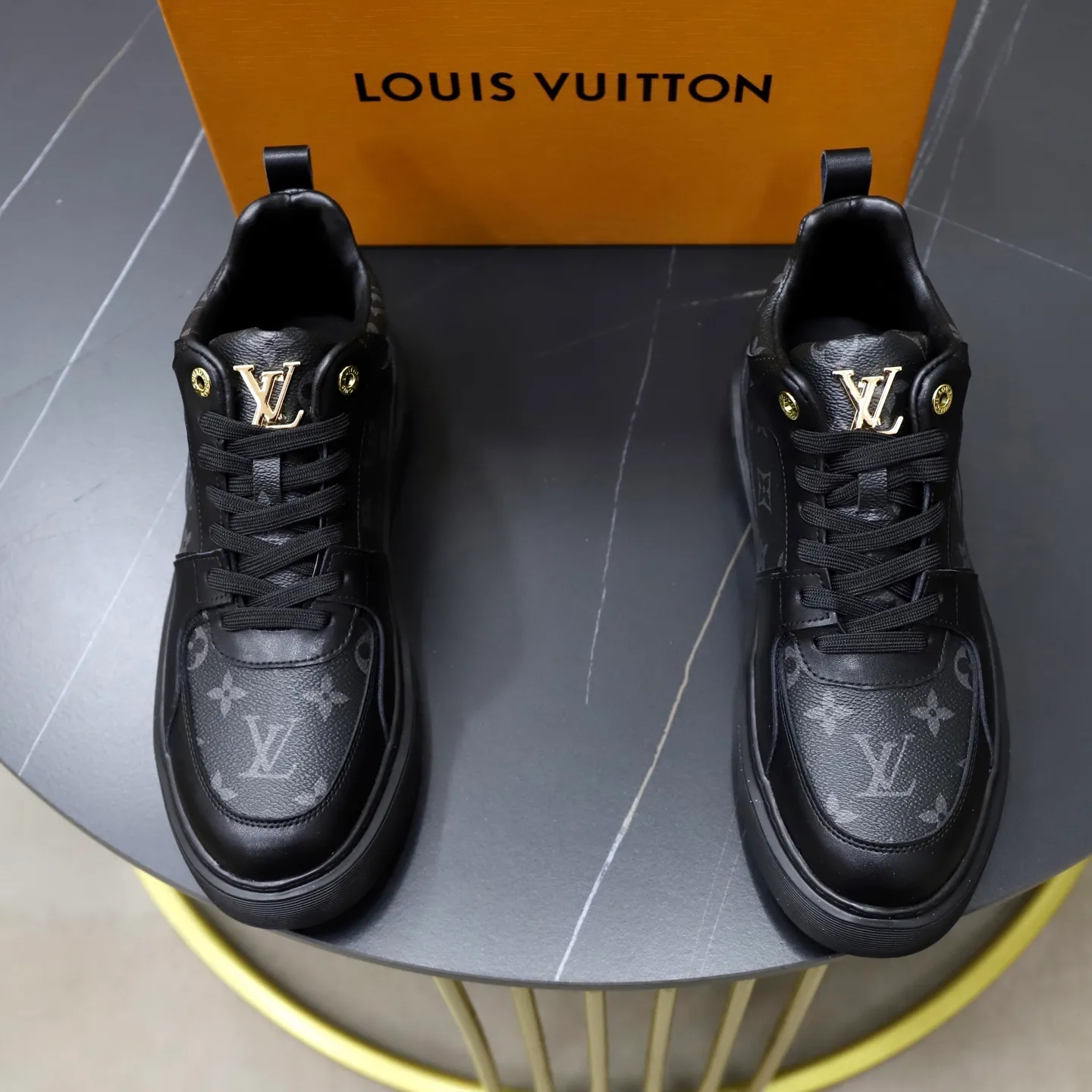 Ex-factory price: 442💰🙅‍♂️🙅‍♂️🙅‍♂️ Brand: LV Louis Vuitton Standard code: 38-44 (45 customized) Grade: Same as the official website Material: Original cowhide material spliced with brand rubber Comfortable and breathable lining Lightweight and wear-resistant sports outsole Style category: Men's fashionable casual shoes Running sneakers Distinguished luxury brand elements Top luxury color: actual picture color